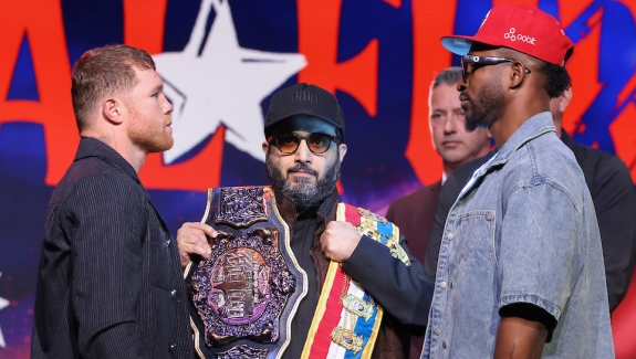 CANELO I SCULL ZAWALCZĄ O 6 RANO!
