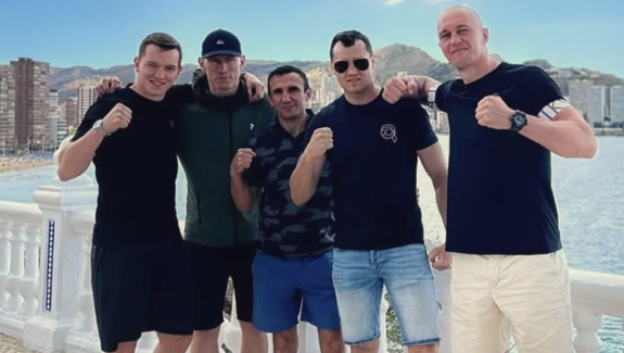 ZDJĘCIE. HISZPAŃSKI OBÓZ KNOCKOUT PROMOTIONS PRZED WIELKIMI WALKAMI
