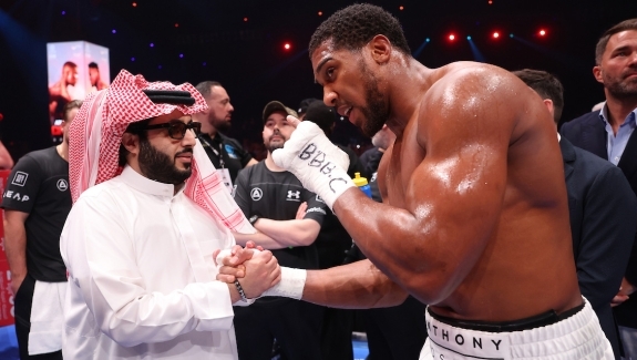 JOSHUA BOKSUJE 14 LUTEGO, FURY WRACA W KWIETNIU