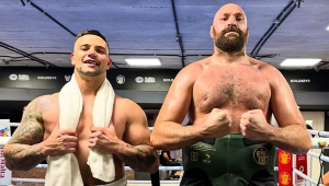 TYSON "SPARUJE" Z MAŃKUTEM LERENĄ