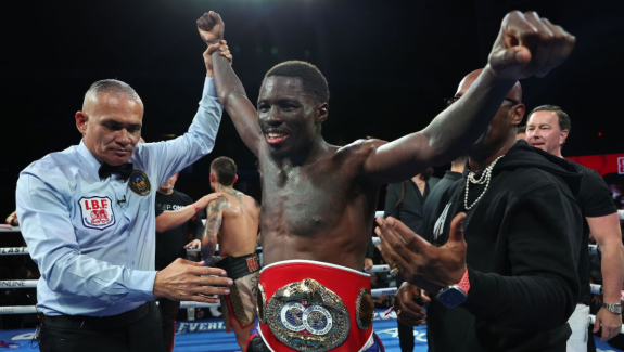 HITCHINS - DUARTE O PAS IBF 21 LUTEGO W LAS VEGAS