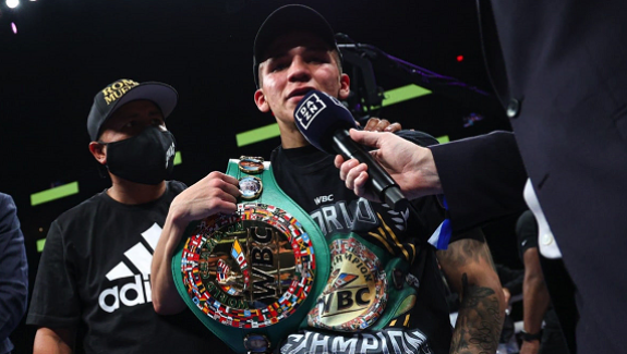 RODRIGUEZ PRZECHODZI DO WYŻSZEJ WAGI NA WALKĘ Z VARGASEM