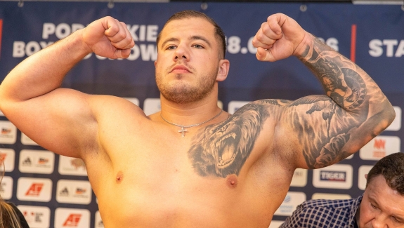 BARTŁOMIEJ SZCZĘSNY WYGRYWA W BIAŁYMSTOKU